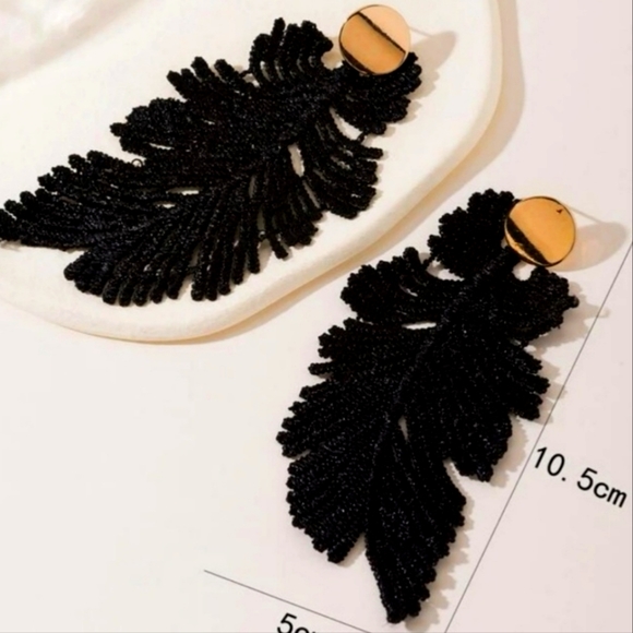 NEW WITH TAGS!Bohemian Black Leaf Earrings - Picture 3 of 3